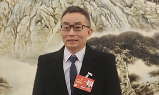 全國人大代表，廣西文聯主席、廣西作協主席田代琳