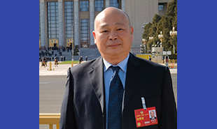 全國政協委員，中國民間文藝家協會分黨組書記、駐會副主席邱運華