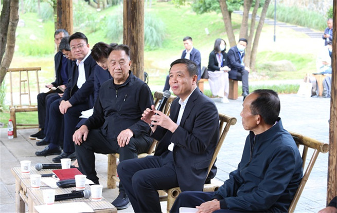 把家鄉打扮成一座美麗的花園