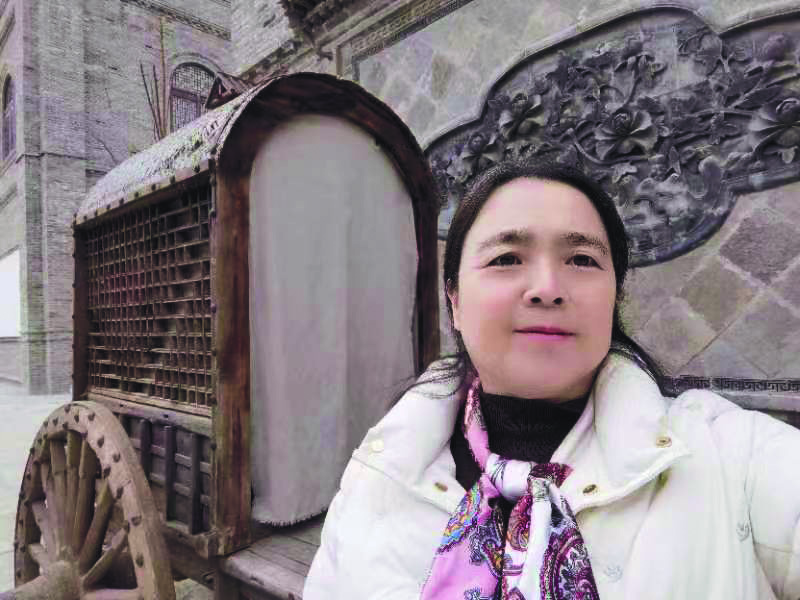 徐彥利，科幻作家，自1998年起發表作品，已發表近500篇科幻小說及研究論文等，出版《奇幻森林逃生記》《心靈探測師》《先鋒敘事新探》《中國科幻史話》《中國當代小說主潮》《中國當代小說流變史》等著作。曾獲華語科幻星云獎、少兒科幻星云獎及世界華人科普獎等獎項。