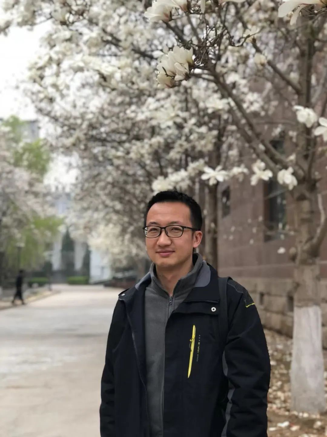 李一默，山西右玉人，寫小說，發表若干。