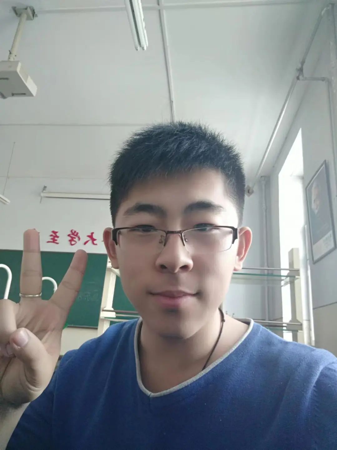 王九天，1995年生，吉林省洮南市人，中國科學技術大學化學專業在讀博士研究生。文學作品曾入選中國作家網原創頻道“本周之星”欄目。