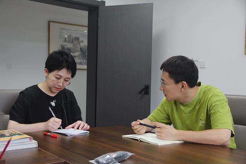 與景區文物保護專業機構——樂山大佛石窟研究院“大佛守護人”座談交流