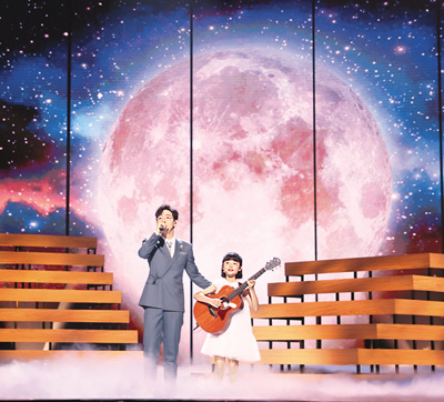 　胡夏（左）、周昭妍演繹《靜夜思》  　　出品方供圖