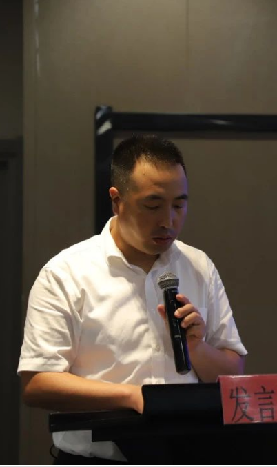 呼倫貝爾市翻譯家協會副主席、秘書長陳巴爾虎旗文聯副主席慶和