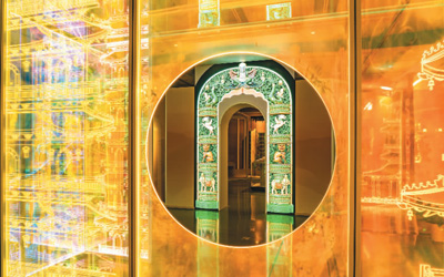 展廳里用光影呈現大報恩寺塔美景。