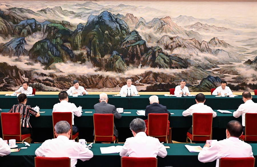 9月9日，全國優秀教師代表座談會在北京召開。中共中央政治局常委、國務院副總理丁薛祥出席會議，傳達習近平致信和李強批示并講話。新華社記者 申宏 攝