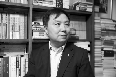 汪家明，曾任山東畫報出版社總編輯、生活·讀書·新知三聯書店副總編輯、人民美術出版社社長