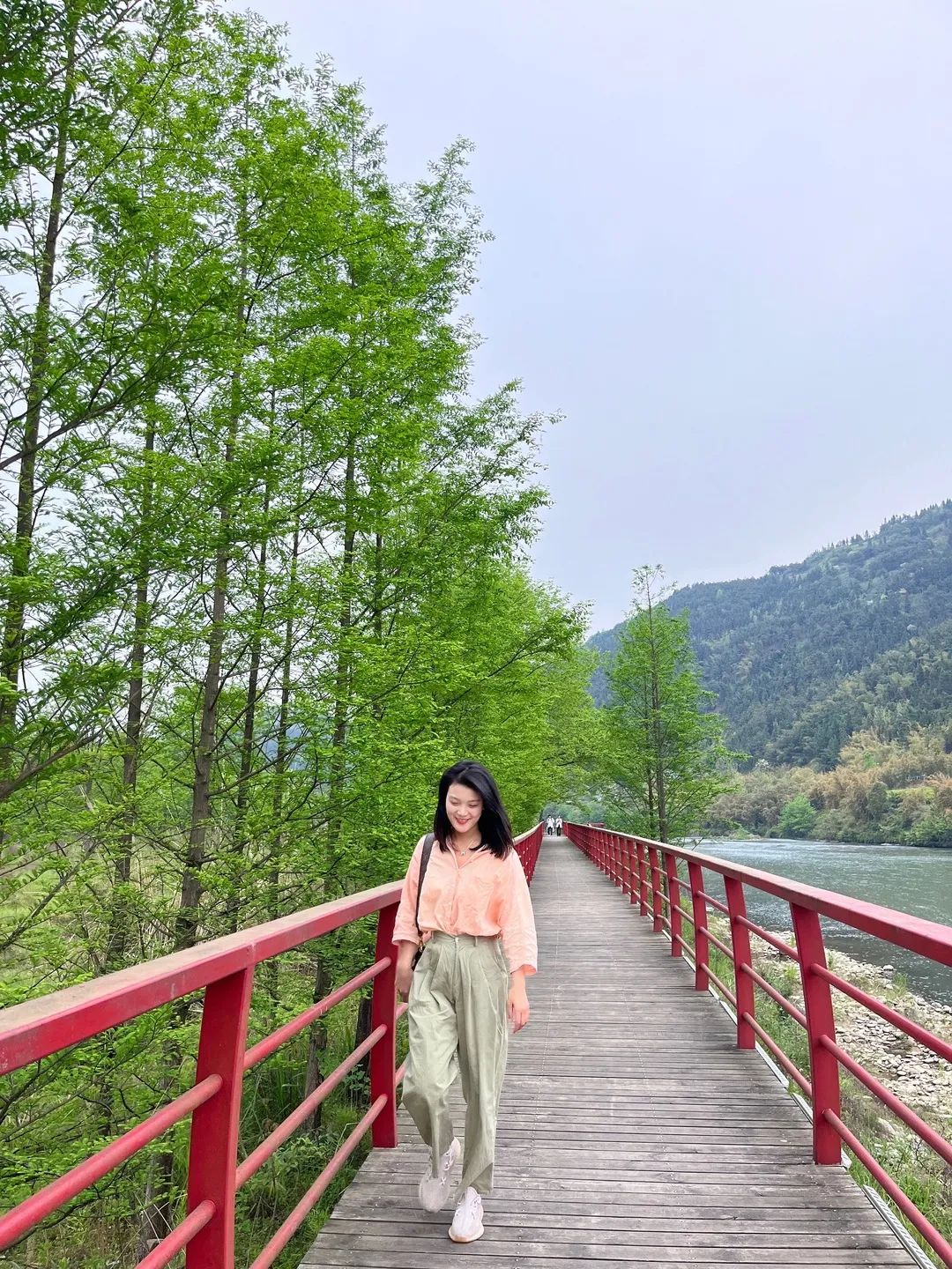 【柳小七，1995年生，現居貴州銅仁，詩歌作品發表于《山花》《詩歌月刊》等?！? /></p>
<p style=