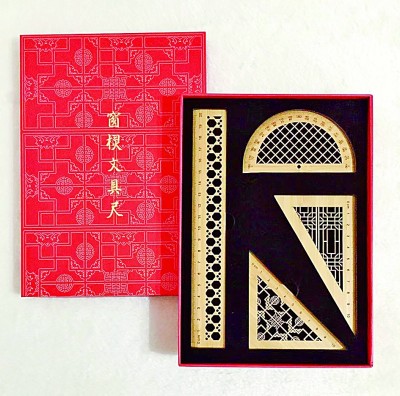 以中國傳統建筑中的窗欞紋樣為靈感設計的文具尺。資料圖片