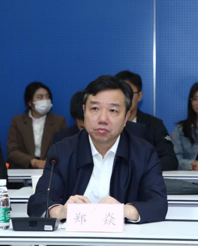 江蘇省作協黨組書記鄭焱在論壇上致辭