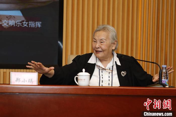 10月18日，鄭小瑛走進華僑大學泉州校區，為學子們帶來專題講座——“洋戲中唱”藝術分享會。劉沛 　攝