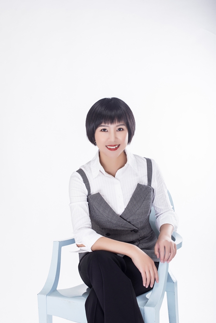 中國作協會員，云南省作協網絡作家分會主席意千重