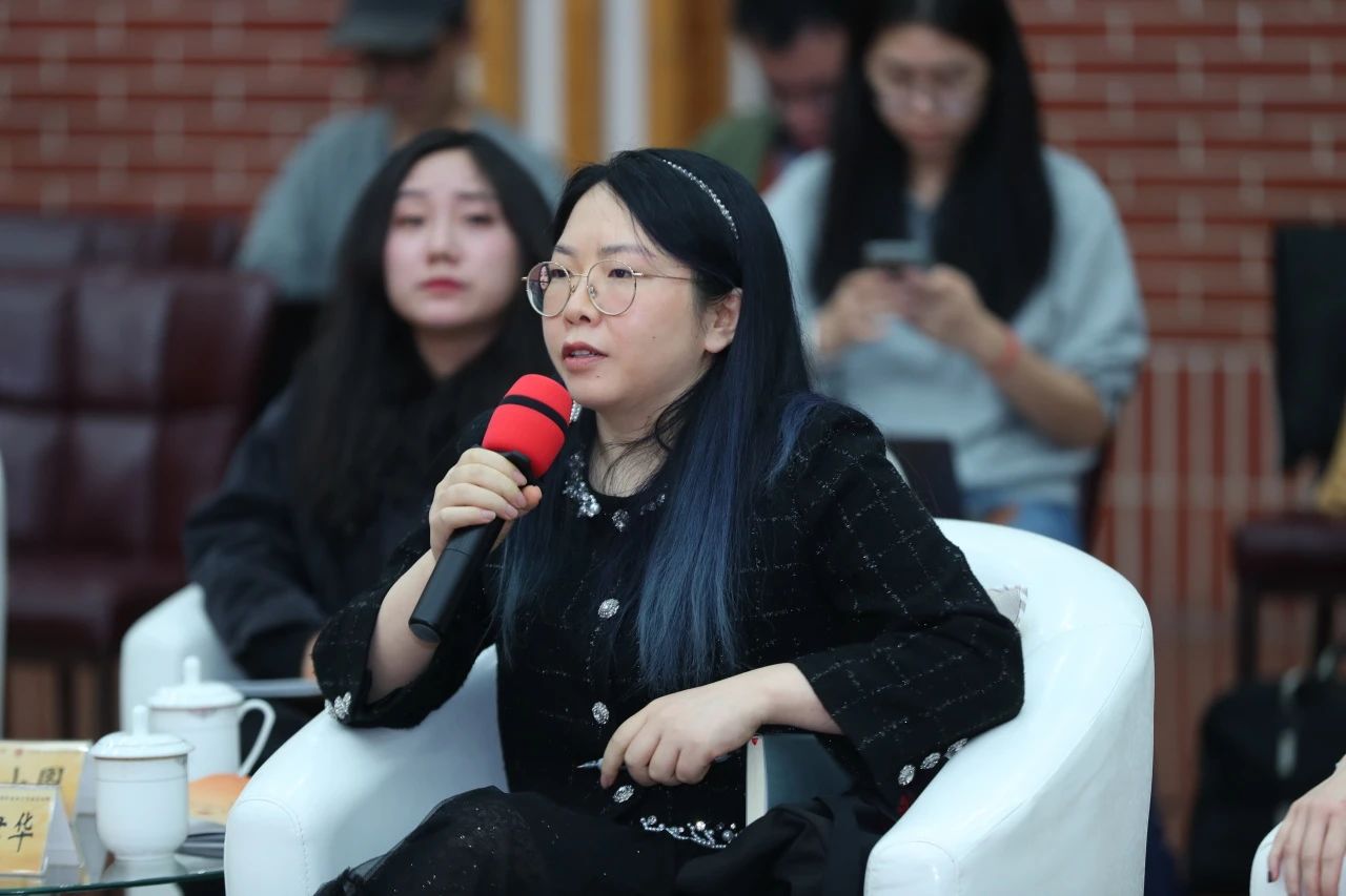 作家一度君華發言