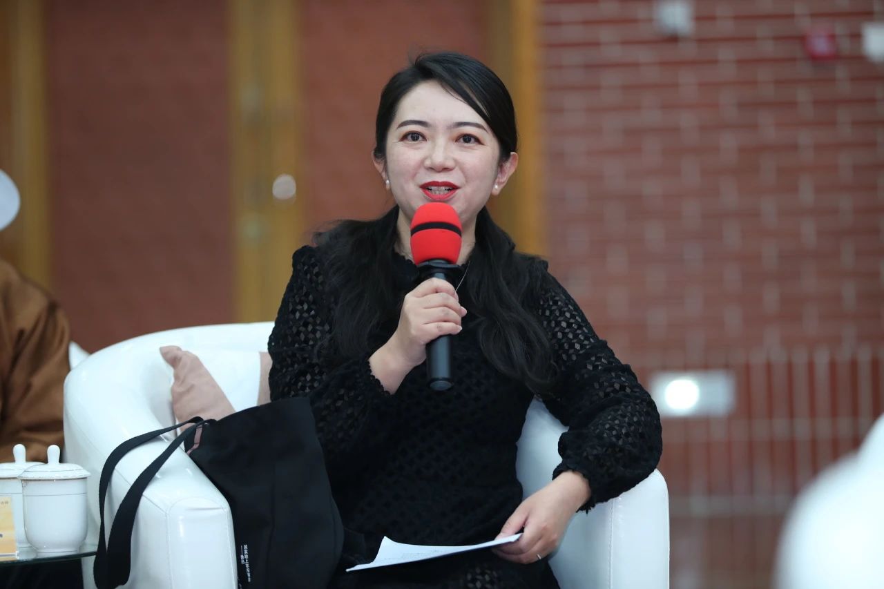 作家馮曉燕發言