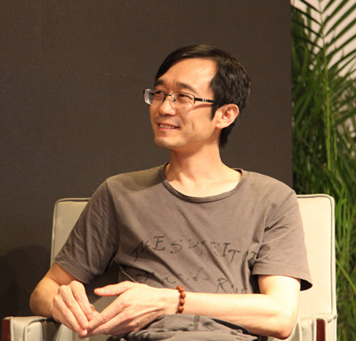 黃德海，《思南文學選刊》副主編，中國現代文學館特聘研究員。著有《世間文章》《詩經消息》《書到今生讀已遲》《馴養生活》等。曾獲第八屆“唐弢青年文學研究獎”、第十七屆“華語文學傳媒盛典·年度文學評論家”、第三屆“山花文學雙年獎·散文獎”。