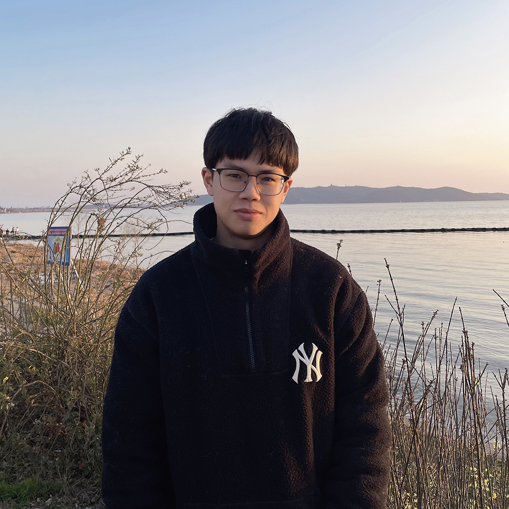 周于旸，1996年生，江蘇蘇州人。小說發表于《人民文學》《十月》《小說界》等期刊