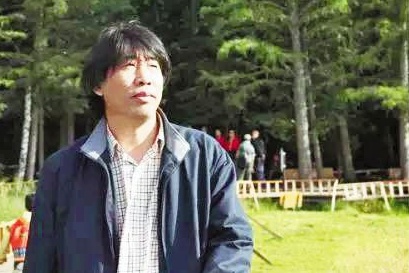 宗仁發，吉林遼源人。著有詩集《追蹤夸父》《大地上的紋理》，散文集《思想與拉鏈》、評論集《尋找“希望的言語”》等，現為《作家》雜志主編、編審，中國作協散文委員會委員，中國詩歌學會常務理事，吉林省文藝評論家協會主席，國務院特殊津貼專家。編發短篇小說獲第一、二、四屆魯迅文學獎，編發格非的長篇小說《江南三部曲》獲第九屆茅盾文學獎。主編《作家》雜志獲第三屆中國出版政府獎期刊獎，個人獲第三屆中國出版政府獎優秀人物獎。