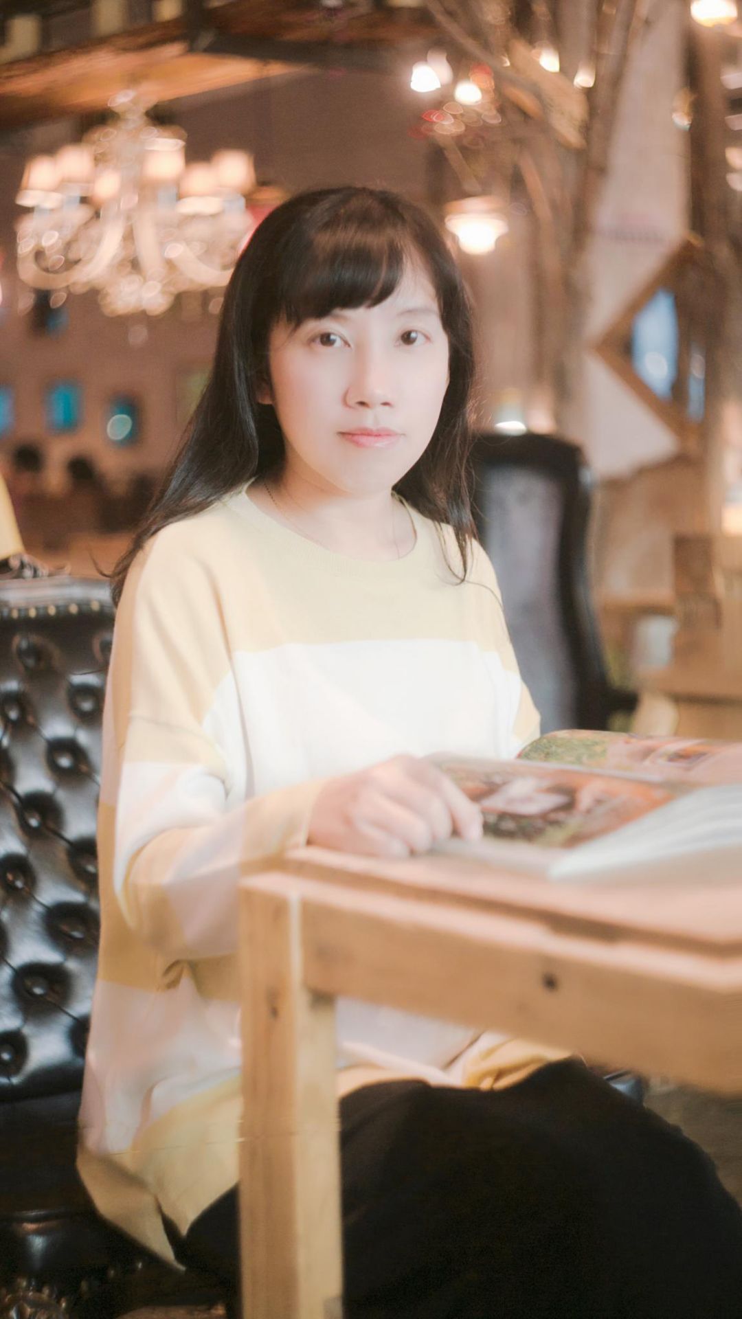 藤萍 廈門人，網絡文學作家。2000年考入中山大學法律系，同年以《鎖檀經》獲第一屆花雨“花與夢”全國浪漫小說征文大賽第一名，此后相繼出版多部作品。2018年《未亡日》獲“北京大學2017網絡文學年榜”女頻榜榜首。