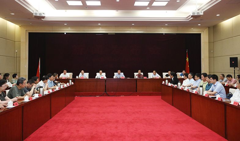 8月11日，第十一屆茅盾文學獎終評會現場