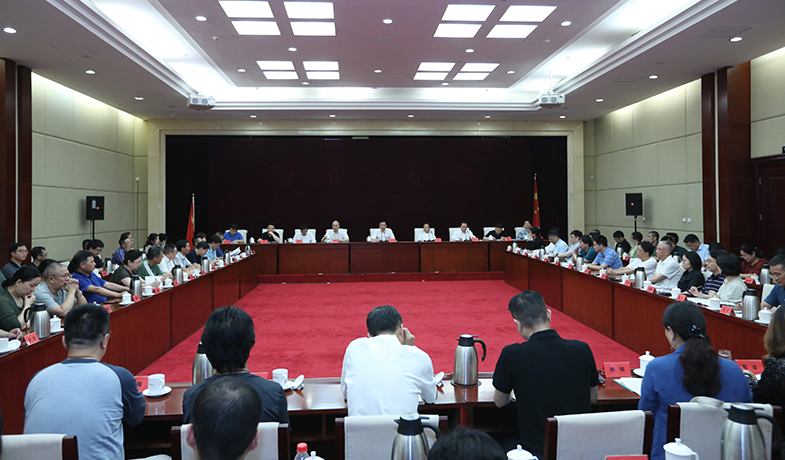 7月25日，第十一屆茅盾文學獎評獎委員會第一次全體會