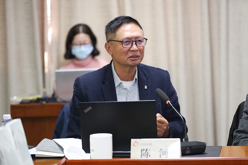 作者陳河在會上發言