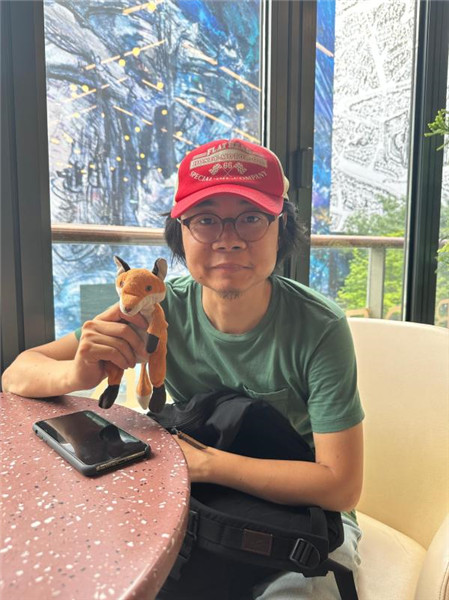 慢三，懸疑小說家，原名胡晗，1982年出生于湖南衡陽，現居蘇州