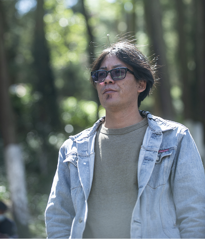 作 者：周明全，復旦大學中文系2022級中國現當代文學博士研究生，《大家》雜志主編。著有《隱藏的鋒芒》《“80后”批評家的槍和玫瑰》《70后批評家的聲音》等；與陳思和共同主編《“80后”批評家文叢》《70后批評家文叢》，主編《當代著名學者研究資料叢書》等。曾獲第十四屆中國當代文學研究優秀成果獎、《文學報·新批評》2015年度優秀評論新人獎特別獎、2020年南方文學盛典年度批評家等。