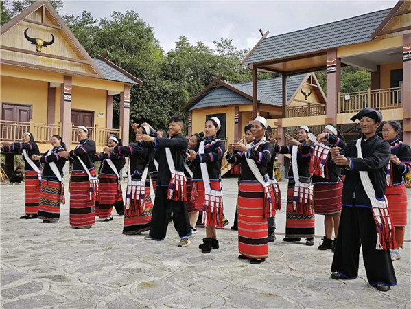 永俄寨村民排演新節目