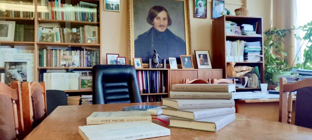 錢中文先生捐贈著作給母校俄羅斯莫斯科國立大學語文系