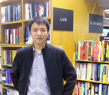  飛廉，本名武彥華，河南項城人，畢業于浙江大學，著有詩集《不可有悲哀》《捕風與雕龍》，參與創辦民刊《野外》《詩建設》，獲陳子昂詩歌獎、蘇軾詩歌獎，現居杭州。