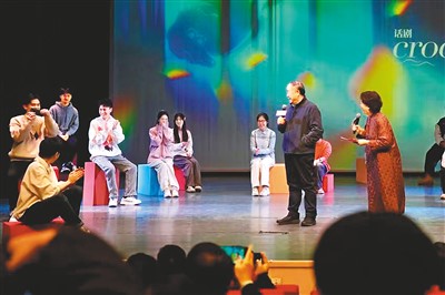 莫言（右二）在創作發布會現場