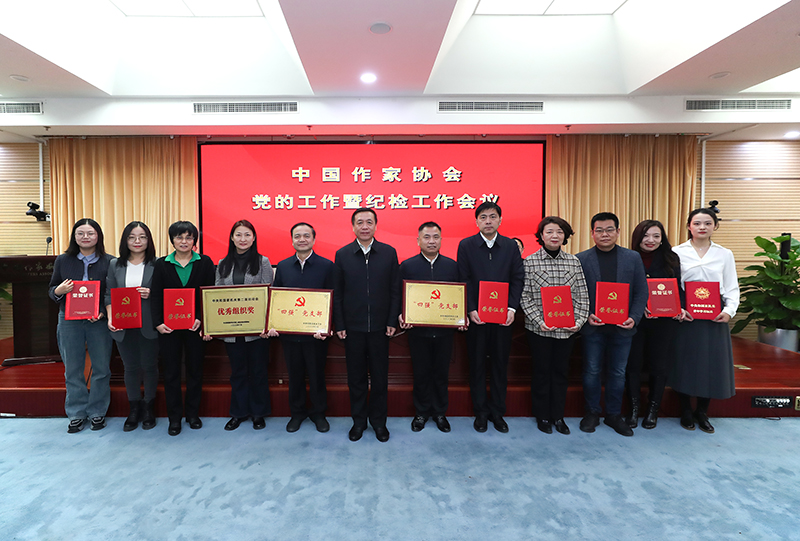 頒發獎牌和證書