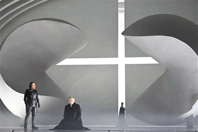 歌劇《羅密歐與朱麗葉》舞臺照。 　　國家大劇院供圖