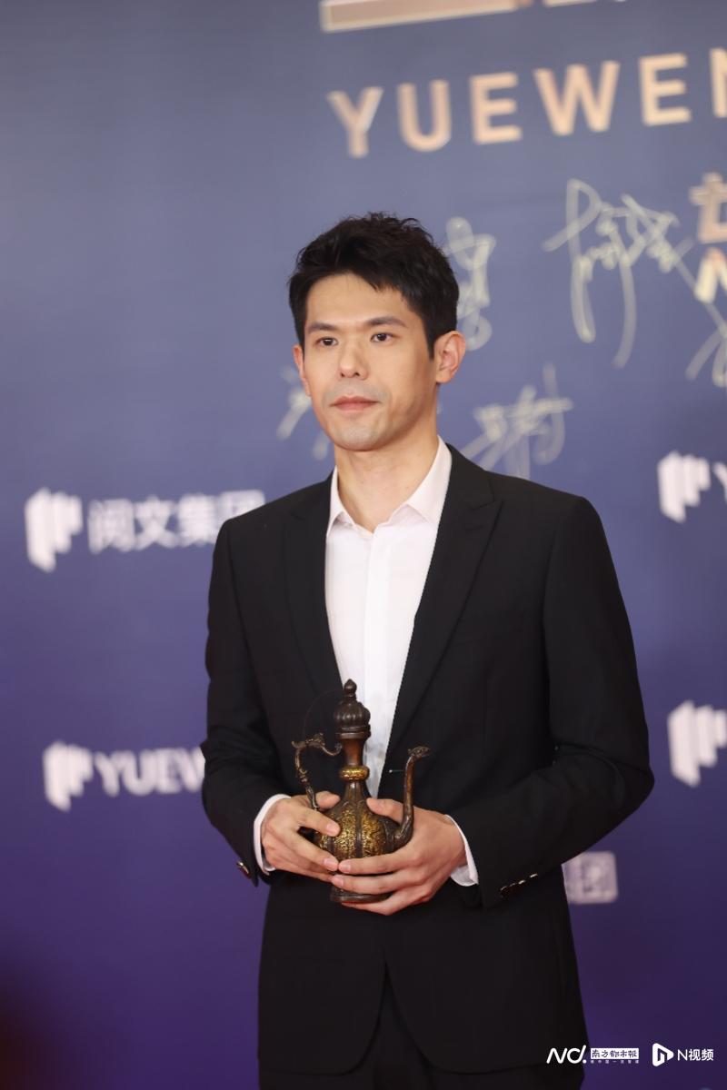 網文作家怪誕的表哥。