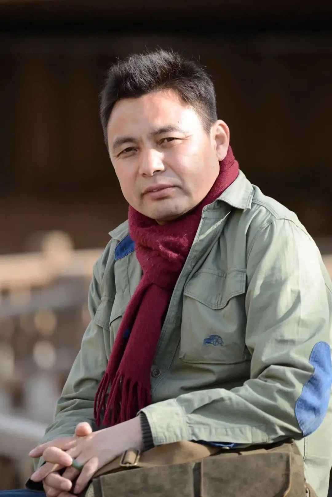 龍仁青，先后在《人民文學》《中國作家》《十月》《民族文學》《青年文學》等刊發表原創、翻譯作品四百余萬字，出版《光榮的草原》《咖啡與酸奶》《孔雀翎上的雪峰》等作品三十余部。作品曾獲全國少數民族文學創作“駿馬獎”、漢語文學“女評委”大獎、三毛散文獎、青海文學藝術獎等，多次被《小說月報》《小說選刊》《散文選刊》《散文海外版》等轉載，入選《中國短篇小說年選》《中國散文20家》等多種年度選本。部分作品被譯為英、意、日等國文字。