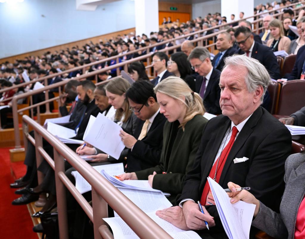 3月5日，第十四屆全國人民代表大會第二次會議在北京人民大會堂開幕。這是外國駐華使節旁聽大會。新華社記者 申宏 攝