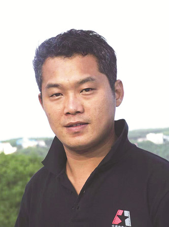 李云雷，《小說選刊》副主編，中國現代文學館特邀研究員，中國文藝評論家協會青年委員會委員。著有評論集《重申新文學的理想》《新時代文學與中國故事》等，小說集《再見，牛魔王》《沉默的人》等。曾獲馮牧文學獎、茅盾文學新人獎等多個獎項