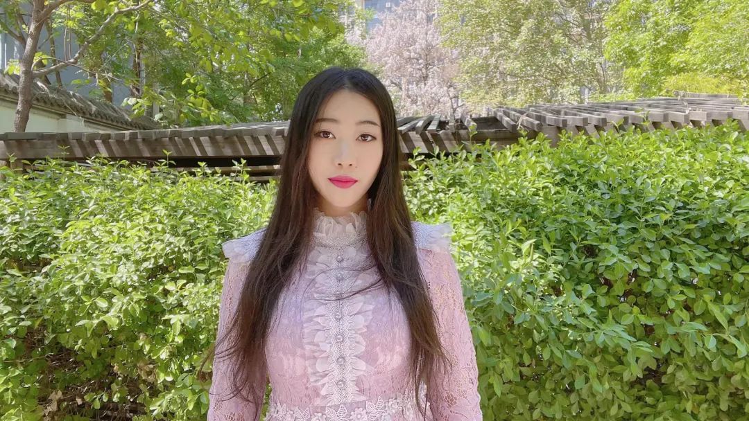 文學博士，藝術學博士后，中國作家協會會員，中國文藝評論家協會會員。出版《下南洋》等詩集、散文集、學術批評集六部。系列詩歌網課《由淺入深讀懂漢語新詩》入駐騰訊視頻。