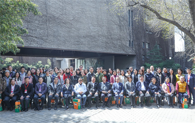 晨視頻系列報道 | 《回家》，聚焦六代港澳作家回家之路