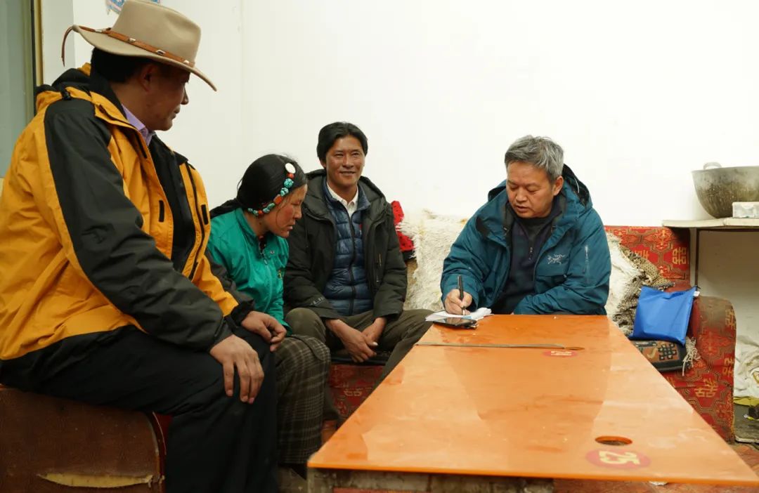 徐劍在那曲市藏北牧場采訪
