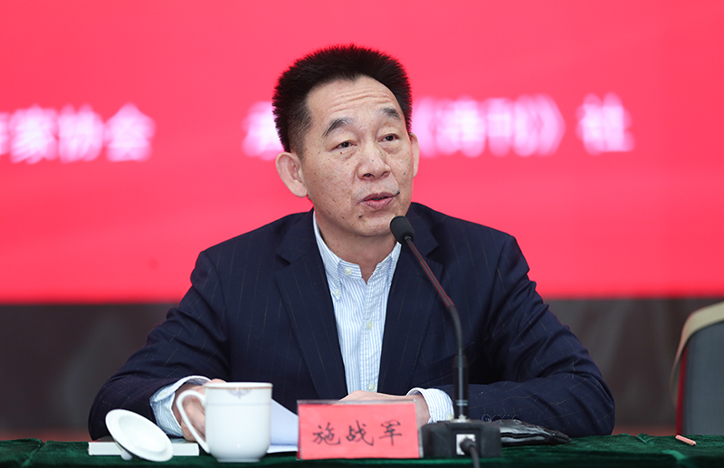 中國作協黨組成員、書記處書記施戰軍主持座談會