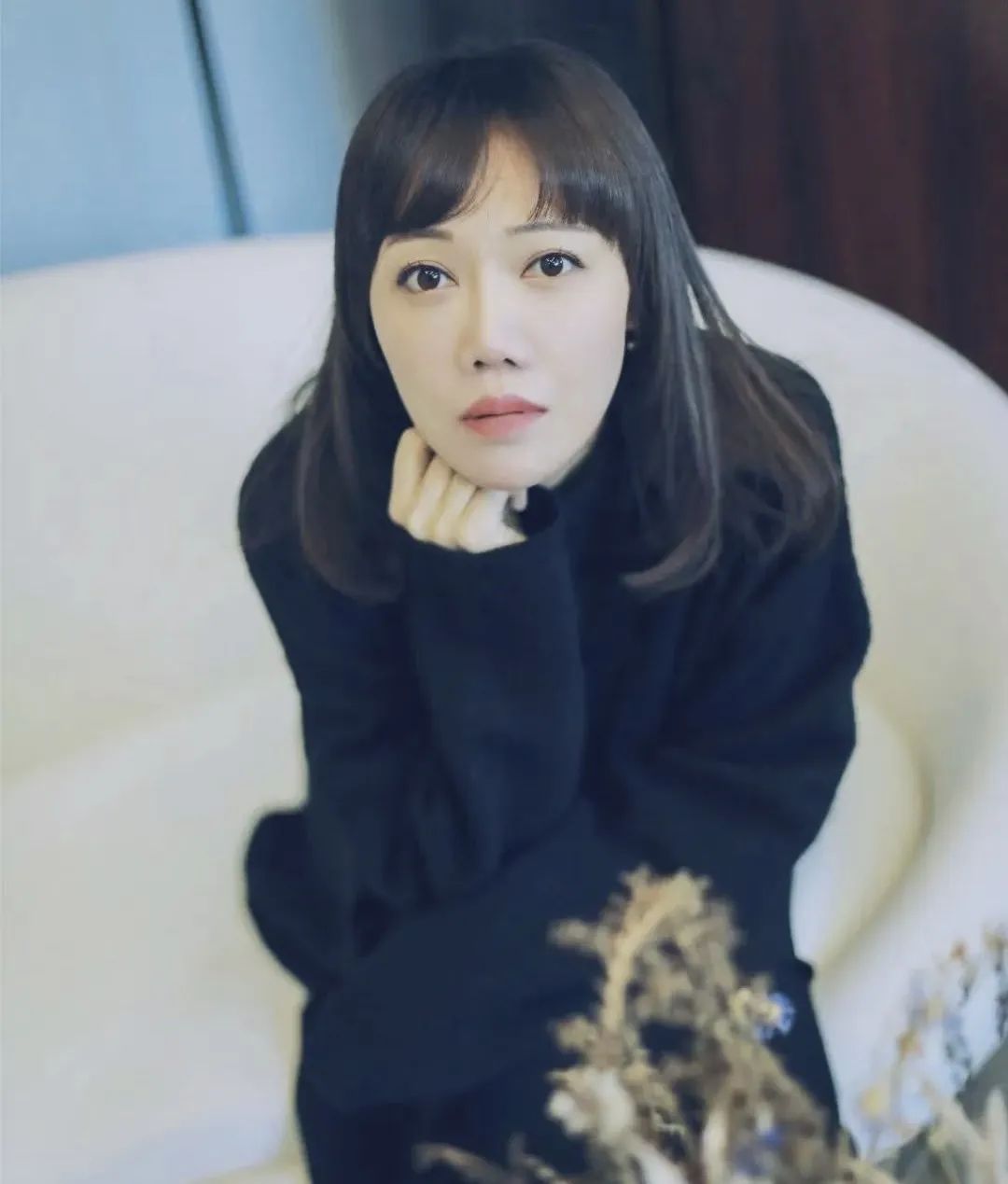 張悅然：作家，著有長篇小說《繭》《誓鳥》等，短篇小說集《我循著火光而來》《十愛》等，文學評論集《頓悟的時刻》。作品被翻譯成英、法、西、意、荷、俄等十多種文字，入圍“奧康納短篇小說獎”、俄羅斯“亞斯納亞·波利亞納”文學獎等國際文學獎項。