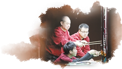 　圖為在中國非遺館內，非遺傳承人現場表演北京皮影戲。 　　中國非遺館供圖