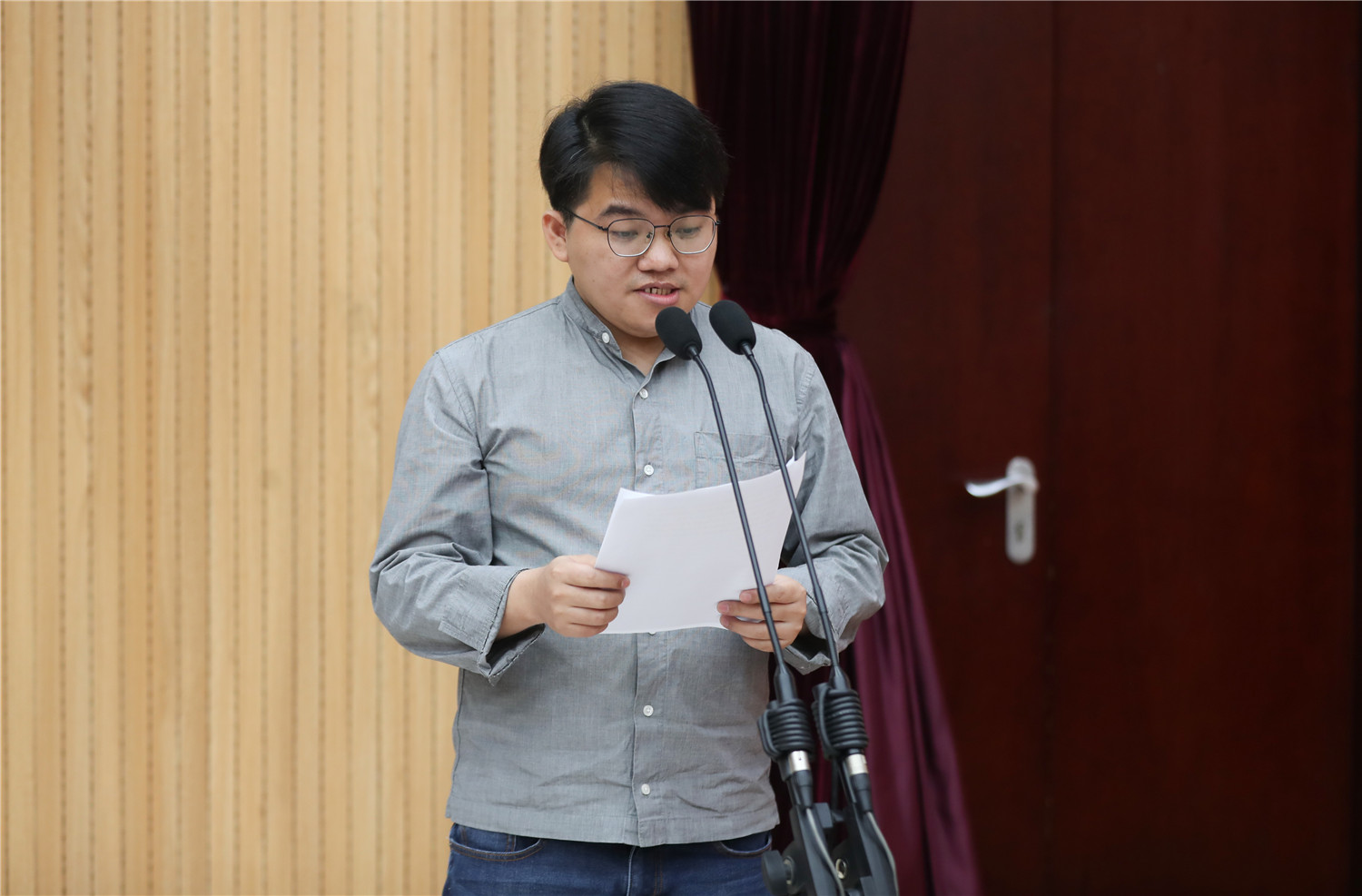 學員代表何榮、朗嘎扎西、林為攀在結業典禮上先后發言