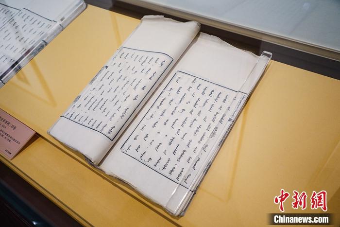 《大清高宗純皇帝圣訓》(滿文版)。徐峻杰 攝