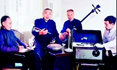 霍樹棠在錄制東北大鼓。圖片由作者提供