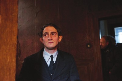  青年演員伊丹·魏斯在著名導演阿格涅什卡·霍蘭的新片《弗朗茨》中扮演主人公卡夫卡。米哈爾·烏雷什攝影，馬琳制片公司圖片