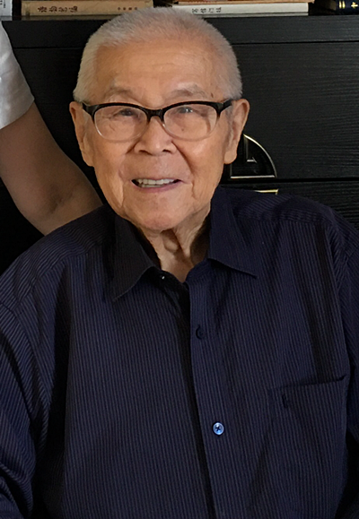 鈕驃，1933 年出生，國家級非物質文化遺產項目京劇代表性傳承人。中國戲曲學院原副院長。