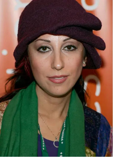 葛拉娜茲·穆薩維（Granaz Moussavi，1976—）